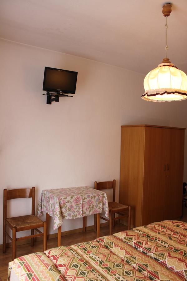 Garni Hirsch Hotel Canazei Exterior photo
